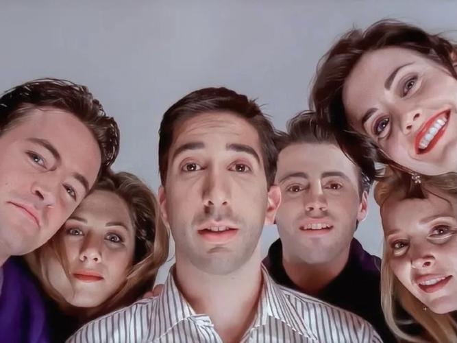 想求很多人在看着你的表情包