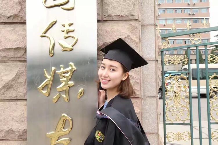 李可,中国传媒大学研一,曾任中央电视台第四频道《走遍中国》主持人.
