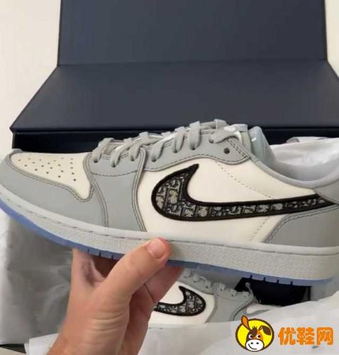 dior x aj1 low开箱测评,货量不止4500 双,值得期待!