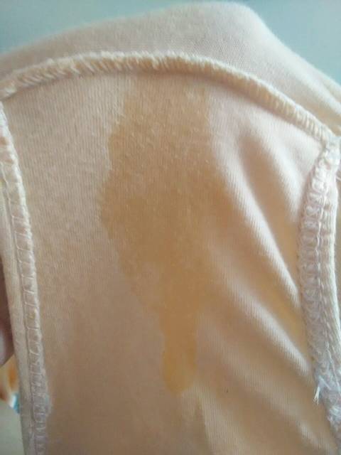 急,谁帮我看一下是不是羊水?