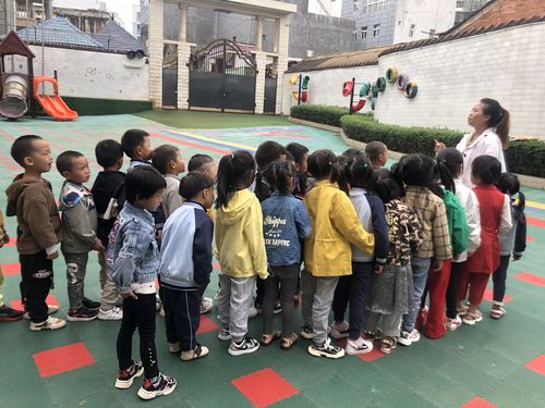 课间游戏要有私序,安全第一.