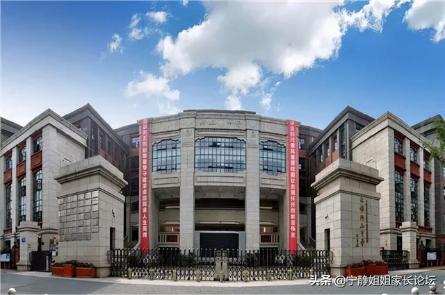15,四川省成都列五中学地址:圣灯路39号点评:又称"火箭学校",中考录取
