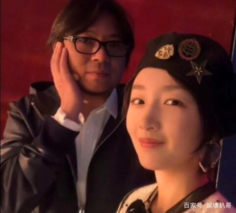 周冬雨两岁父亲去世,继父为她宁愿不生孩子,今已成功