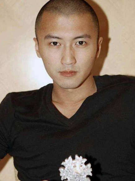 谁说光头不好看?当这些明星没了头发后,才知啥叫颜值天花板
