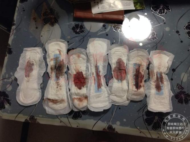 女生宿舍自拍  偶进 女生 寝室在厕所里拿的原味 卫生巾