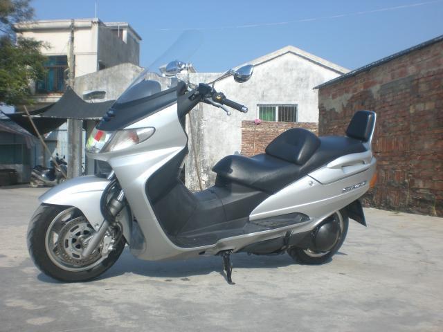 铃木天浪250踏板车