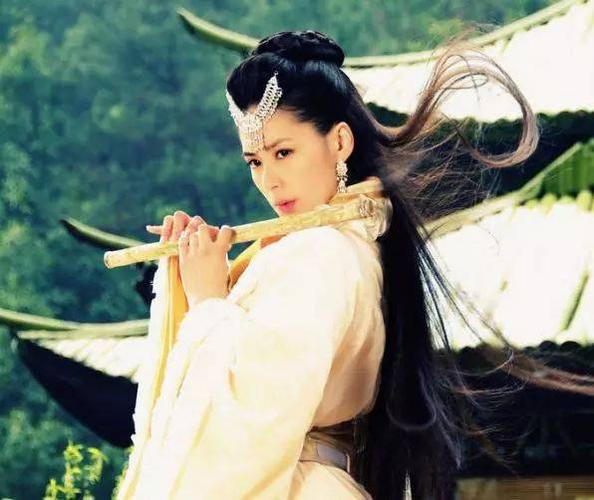 苏妲己能够被女娲选中,去迷惑纣王,一定十分美丽,甚至比女娲娘娘还美