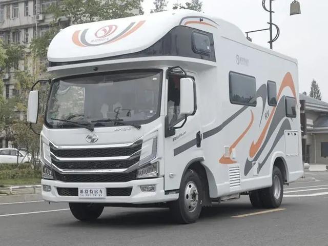 傲旅硬核轻卡房车丨跃进h500舒享超大空间国六大马力强续航