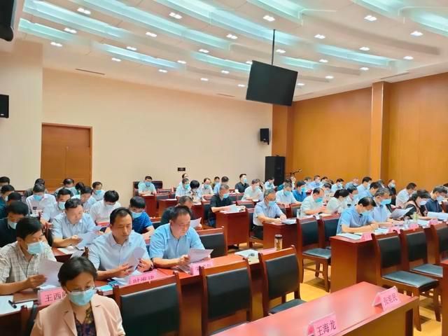 区委副书记,西城街道党工委书记董良峰,区委常委赵效存,刘广珍,张宪民