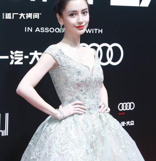 杨颖穿高定款走红毯留丸子头美如公主却意外曝光真实发量