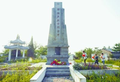 纪念建党95周年  1926年7月,黄梅县农民协会成立,邓雅声兼任县农民