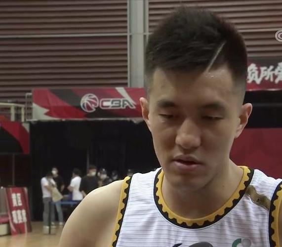 张伟丽决定改头换面效仿泰森郭艾伦发型或改变战术ko罗斯