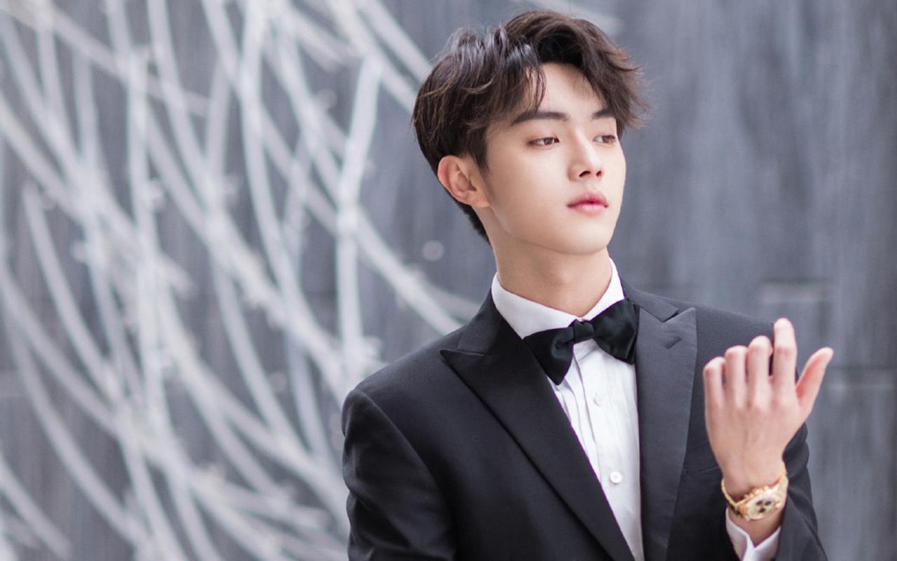 帅气风格许凯正装壁纸酷帅迷人的许凯