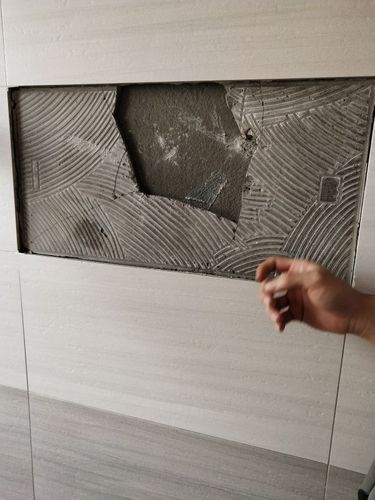 卫生间墙面空鼓掉砖与防水层的关系