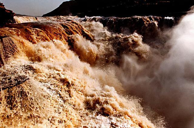 太壮丽了,奔腾的黄河