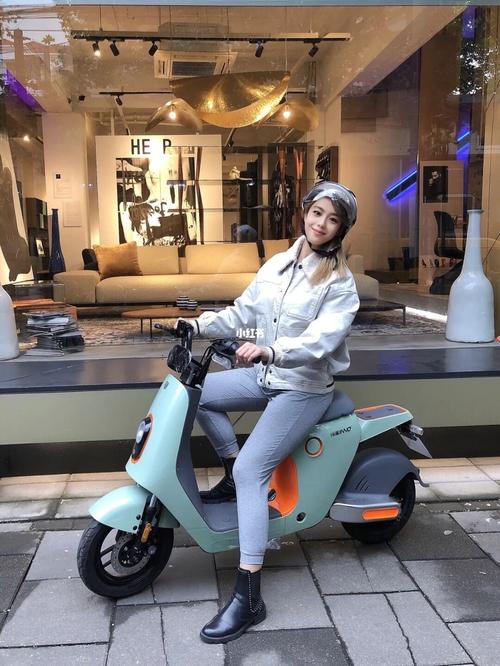 骑上我心爱的绿源inno7做魔都街头酷炫女孩_电动车_绿源怎么样_街头