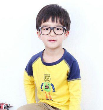 小男孩稀薄感 短发发型