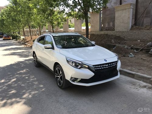 高颜值的白色启辰t90