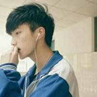 校服头像男生头像_穿校服的帅气男生头像