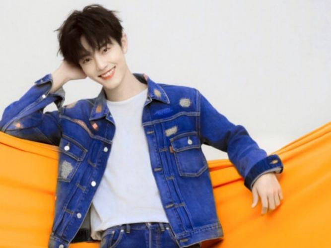 有种"整容"叫肖战穿牛仔衣,本以为会很普通,谁知帅出新高度!