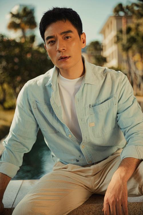 硬汉型男李光洁晒妻子雨夜照片 氛围"另类"引热议