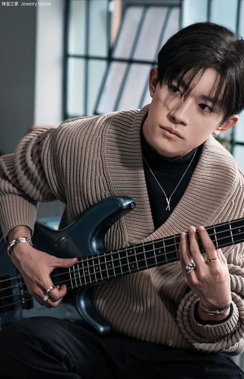 蒂芙尼携手全球品牌代言人易烊千玺演绎全新atlas x系列广告大片