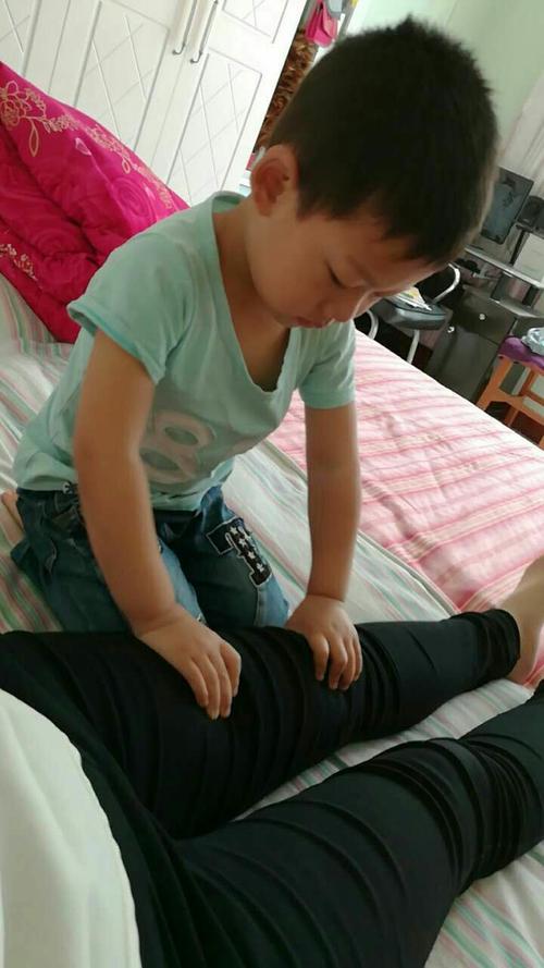 捏捏腿,妈妈好幸福