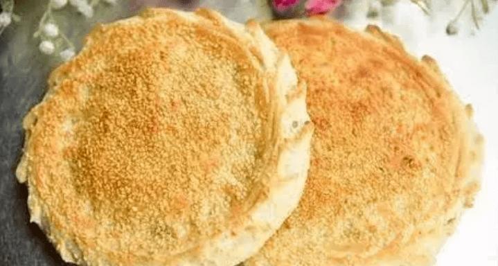 在商丘吃烧饼的时候一般都会在里面夹一些菜,在商丘宁陵,柘城,民权和