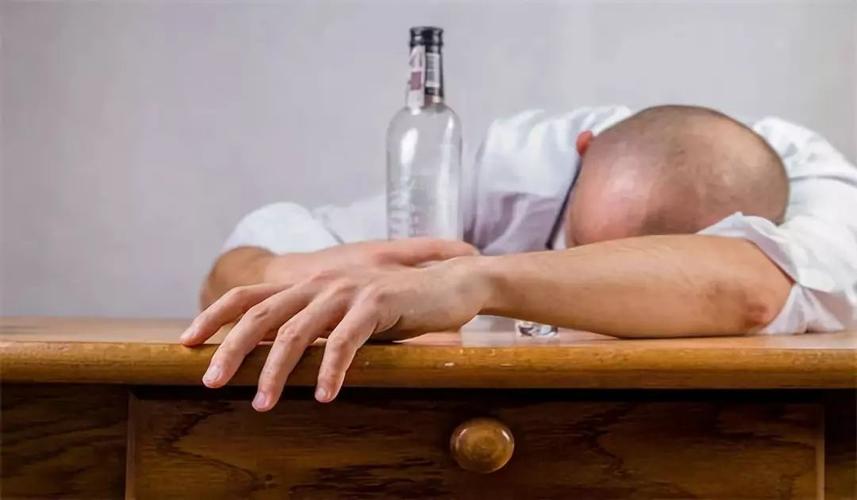 酒后喝蜂蜜水可以减少头疼吗?蜂蜜水解酒效果好吗?