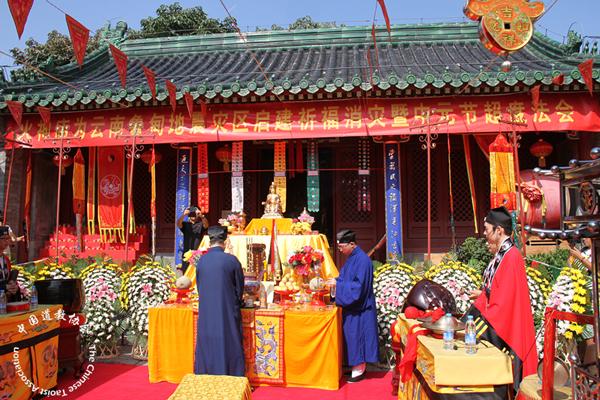 中道协直属宫观为鲁甸地震灾区举行祈福超度法会和慈善捐款活动