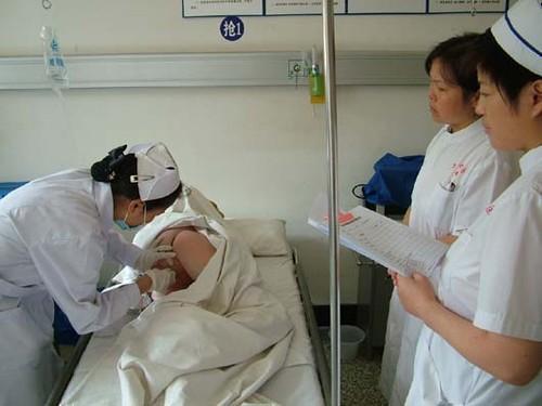 一个星期没大便,护士姐姐给我灌肠,羞耻的事情接二连三的发生了