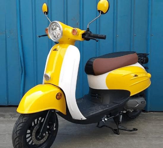 嘉陵老式复古风150踏板车曝光