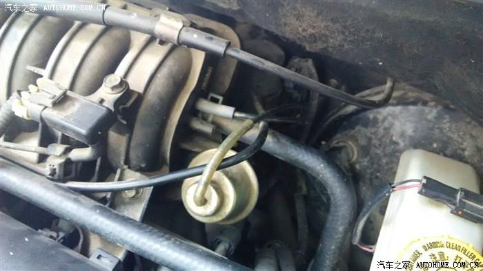 进气真空管连接发动机真空压力传感器,可以给传感器提供真空