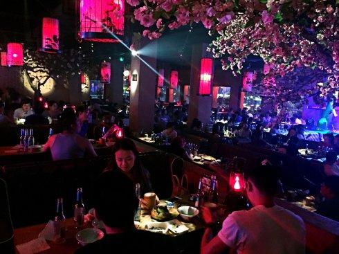 江湖酒吧 快意江湖 一,名称 江湖酒吧创立于2014年12月10日