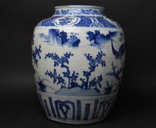 明代花青花卉大罐