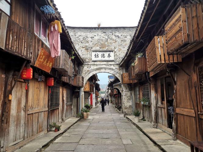 其它 临海,有座静静的老街 写美篇 紫阳老街坐落在浙江台州下辖的临海