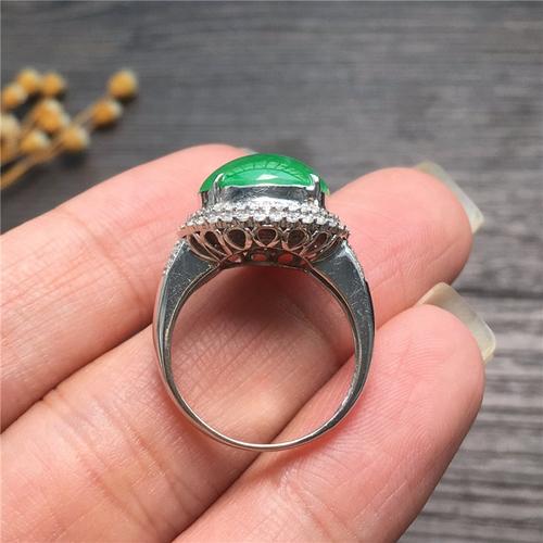 冰种阳绿蛋面金镶钻天然万博menbetx官网戒指(18k金)