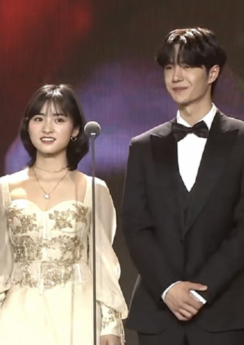 冯提莫:我160,沈月:我也160,当他们遇到180的王一博一