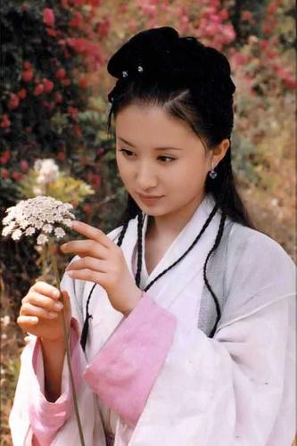 上大学后,在同学的推荐下看了《连城诀》,惊喜地发现里面有女主演舒畅