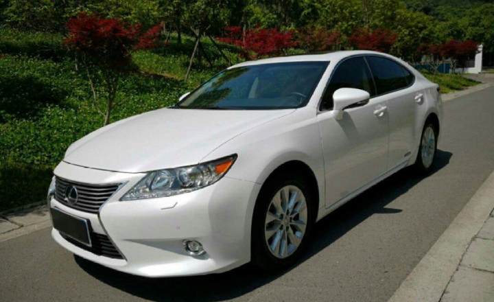 雷克萨斯 es es300h e-cvt 精英版 白色 自动档