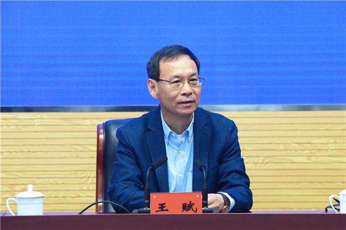 王赋在省纪委监委理论学习中心组集体学习扩大会议上强调