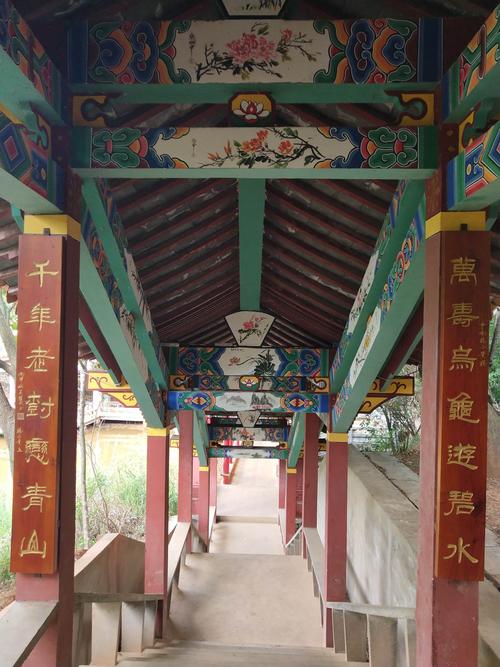 "中国楹联文化县",重点建设龙泉国家森林公园3160米楹联文化长廊,并