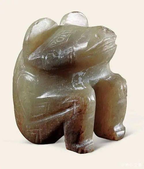 安阳妇好墓出土的商代圆雕玉熊玉料为和田玉