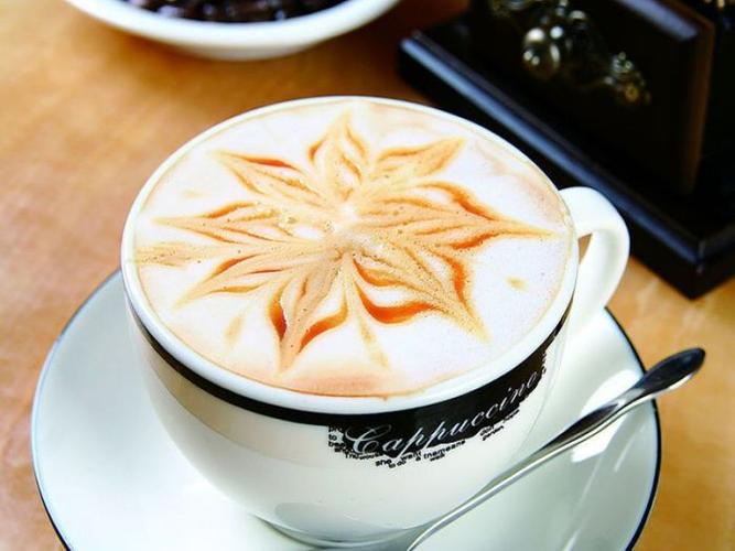 玛奇朵在意大利文里是印记,烙印的意思,所以象征着甜蜜的印记.