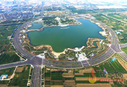 日月湖全景.本报记者 魏文慧 摄