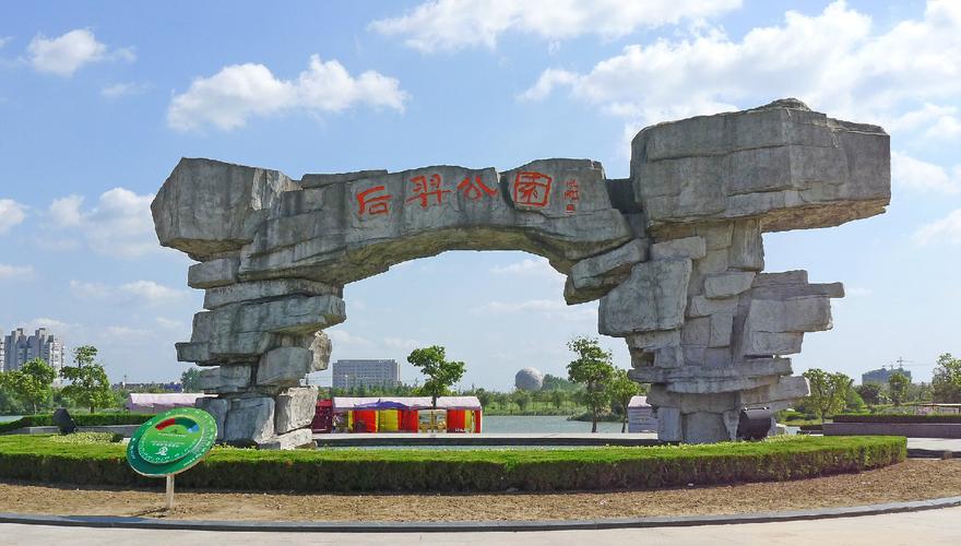 公园由常州风景园林设计公司设计,由杭州蓝天园林集团等多家企业承建