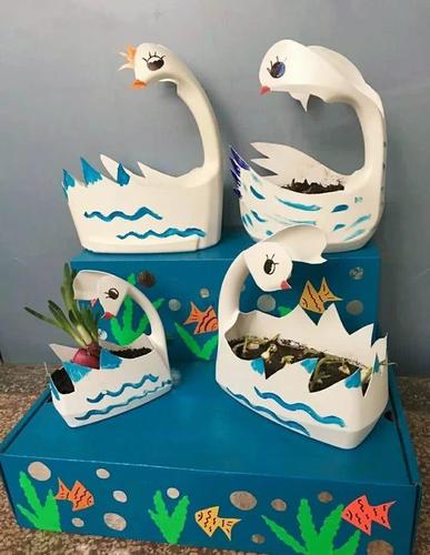 大姐不上班,专做洗衣液桶花盆,可比买的精致多了