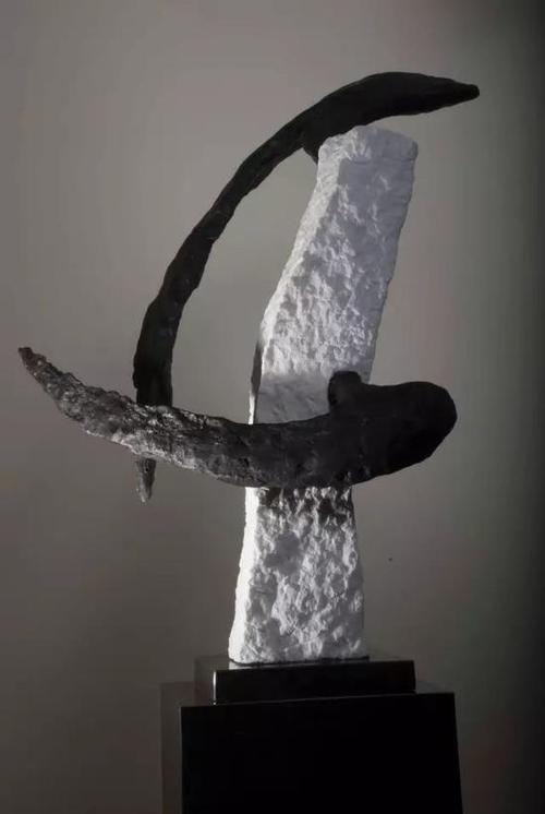 李富军当代雕塑作品展在青岛举办