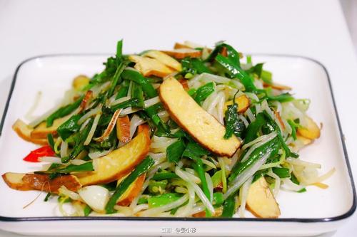 4.29【豆芽韭菜炒豆干】好吃,都吃了,豆干要焯水去豆腥味.