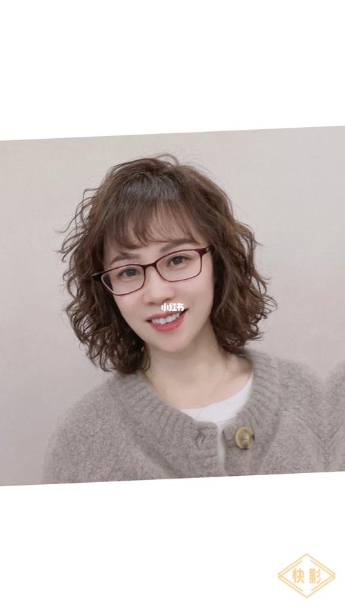 中发羊毛卷_羊毛卷_中发发型_88潮牌造型攻略_潮牌_时尚_时尚_发型